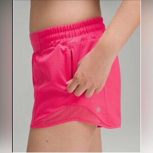 NWOT Lululemon Hotty Hot Low-Rise Lined Short 4” Lip Gloss